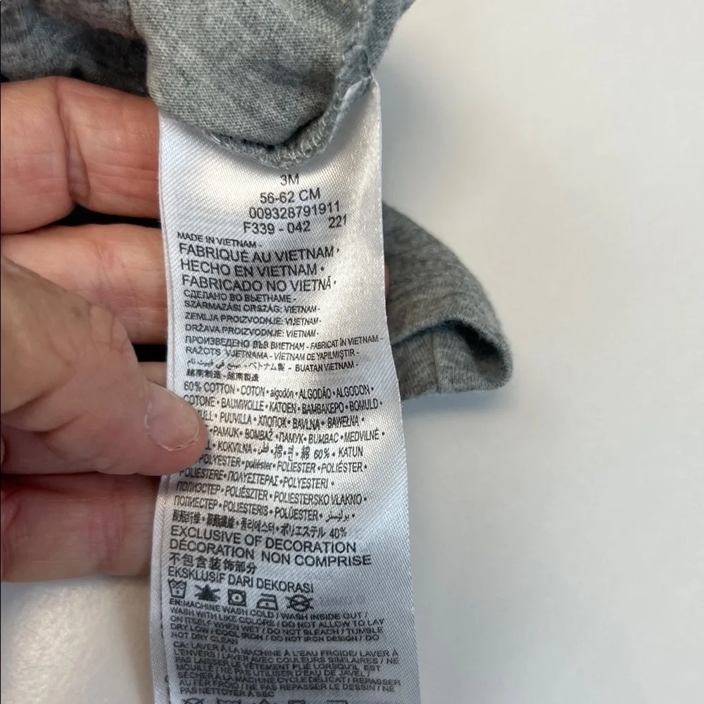 Baby boys‎ Nike Gray Baby Romper with Star Print